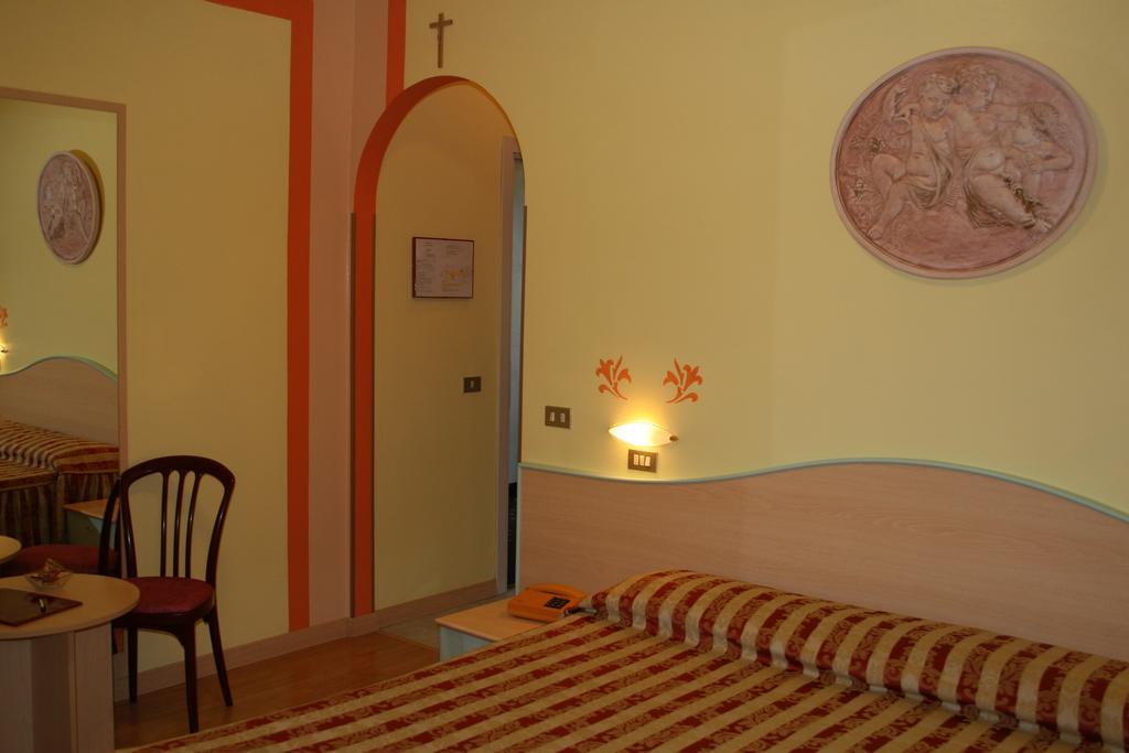 Hotel Alsazia Sirmione Zimmer foto